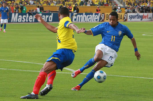 Robinho - Ivan Hurtado -Brazil x Ecuador
