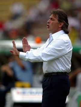 Carlos De los Cobos- El Salvador (Mexsport)