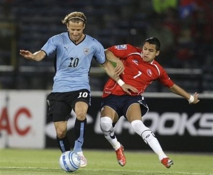 Diego Forlán-Alexis Sanchez- Chile-Uruguay (Terra.cl)