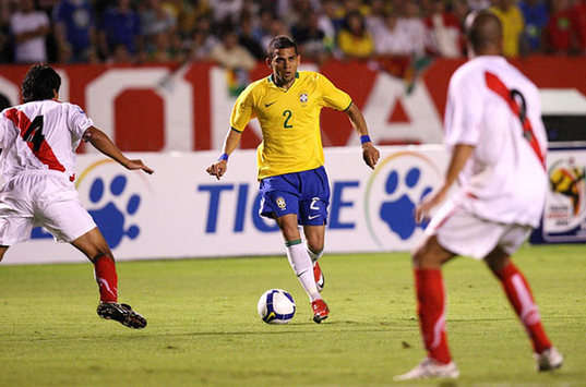 Daniel Alves - Brazil x Peru