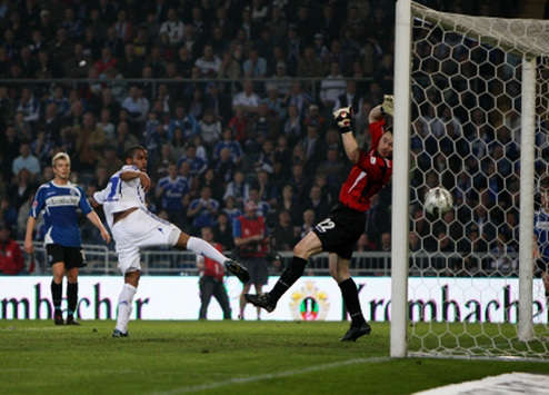 Bundesliga: Arminia Bielefeld - FC Schalke 04, Jefferson Farfan (firo)