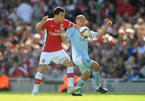Emmanuel Adebayor Will Make A Difference For Manchester City - Nigel De Jong