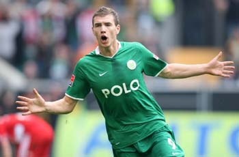 Milan End Dzeko Hunt