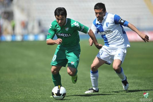 Turkcell Süper Lig: Volkan Şen (Bursaspor) - Hürriyet Gücer (Ankaraspor) (bursaspor.org.tr)