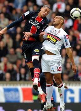 Ligue 1 : Guillaume Hoarau (Paris SG) vs Cedric Kante (Nice)