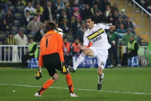 Turkcell Süper Lig: Güiza (Fenerbahçe) - Vanja Ivesa (Eskişehirspor) (fenerbahce.org)