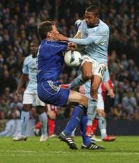 UEFA-Cup: Manchester City - Hamburger SV, Robinho vs Rost (PA)