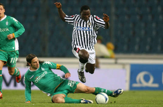 Werder Bremen captain Torsten Frings challenges Udinese midfielder Kwadwo Asamoah