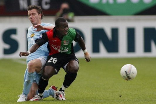 Saïdo Ntibazonika vs. Edwin Linssen, NEC - Roda JC (foto PRO SHOTS)