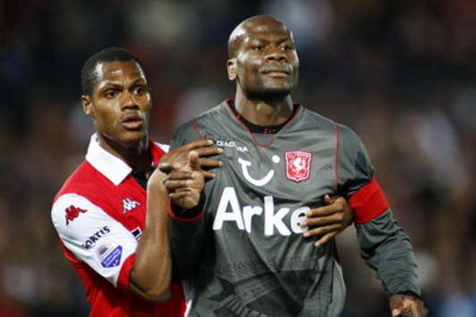 André Bahia vs. Blaise N'Kufo, Feyenoord - FC Twente (foto PRO SHOTS)