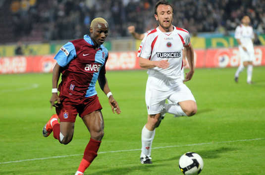 Turkcell Süper Lig: Ibrahima Yattara (Trabzonspor) - İlhan Eker (Gençlerbirliği) (trabzonspor.org.tr)