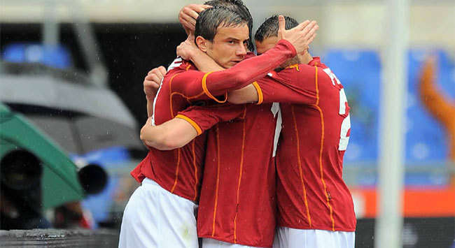 Matteo Brighi grabs a vital goal during Roma's narrow 3-2 win over Lecce to keep hopes of Champions League qualification alive