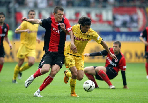 Bundesliga: Eintracht Frankfurt - Borussia Dortmund, Meier und Valdez schneken sich nichts (firo)