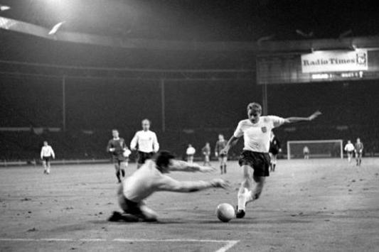 Roger Hunt of England versus Wales (S&G/S&G and Barratts/EMPICS Sport)