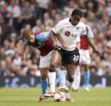EPL: Dickson Etuhu - Stiliyan Petrov, Fulham v Aston Villa (PA)