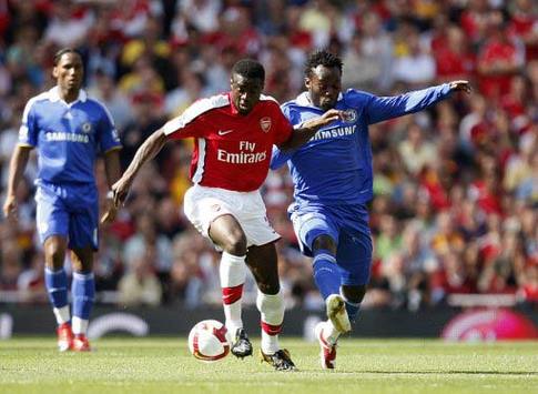 Kolo Toure - Michael Essien, Arsenal - Chelsea (PA)