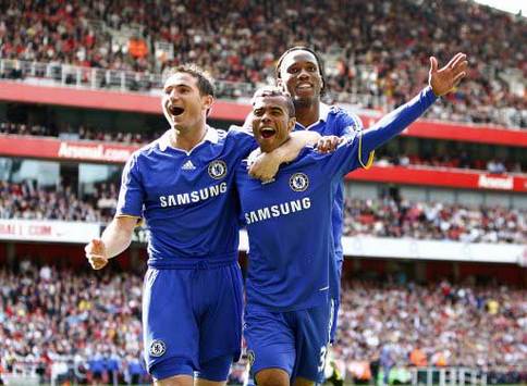 İngiltere: Ashley Cole ve takım arkadaşlarının gol sevinci (Chelsea) (PA)