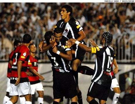 Vasco atropela Vitória