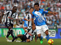 Felipe Baloy y Alvaro Gonzalez- Monterrey vs Puebla (Mexsport)