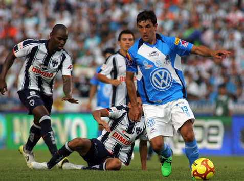 Felipe Baloy y Alvaro Gonzalez- Monterrey vs Puebla (Mexsport)