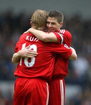 EPL: Dirk Kuyt & Steven Gerrard, West Bromwich - Liverpool (PA)