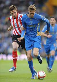 EPL: Calum Davenport - Peter Crouch, Portsmouth - Sunderland (PA)