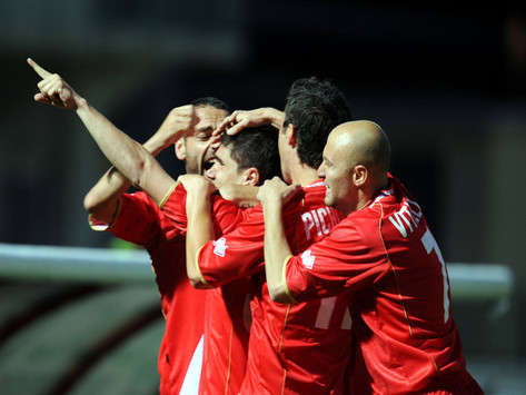 I giocatori del Grosseto festeggiano la vittoria sul Brescia - Serie B 2009- Grazia Neri