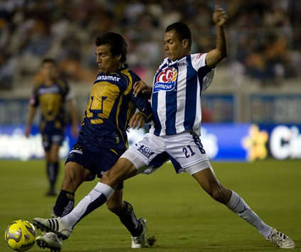 Ismael Iniguez y Blas Perez- Pachuca vs Pumas (Mexsport)