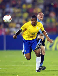 Julio Baptista - Diego Perez - Brazil-Uruguay (Mexsport)