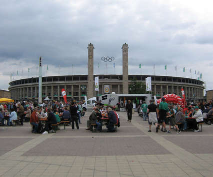 Das Olympiastadion in Berlin, die Vorbereitungen laufen schon (goal.com)