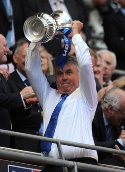 FA Cup: Guus Hiddink lifts the FA Cup
