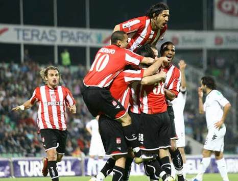 Sivasspor players celebrate a goal (sivasspor.org.tr)