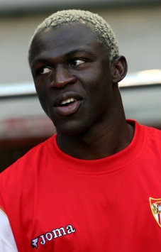Arouna Kone Dilepas, PSV Tuntut Sevilla