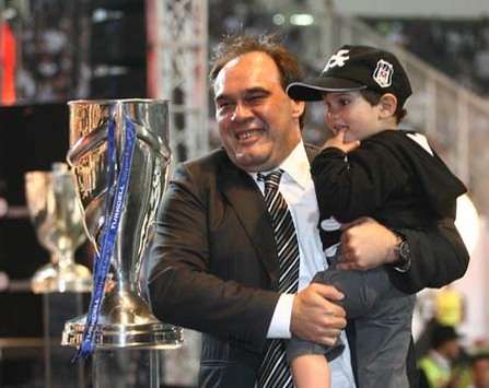 Yıldırım Demirören Şampiyonluk kutlamalarında (Beşiktaş Başkanı) (bjk.com.tr)