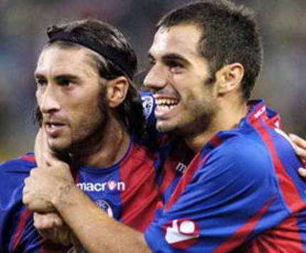 Bellucci e Amoroso esultano (www.bolognafc.it)