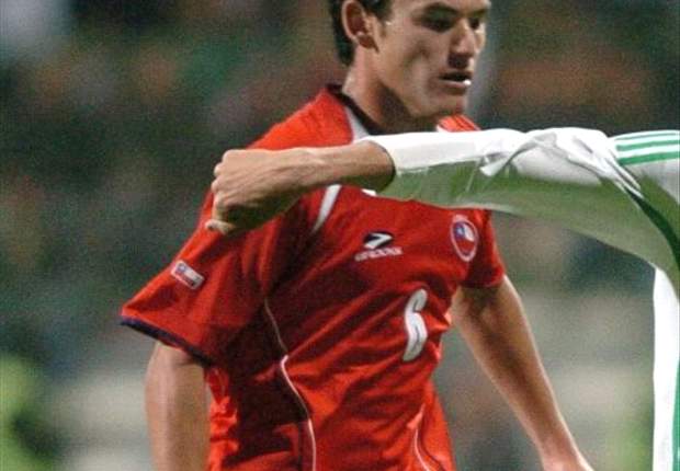 Racing busca a Charles Aránguiz