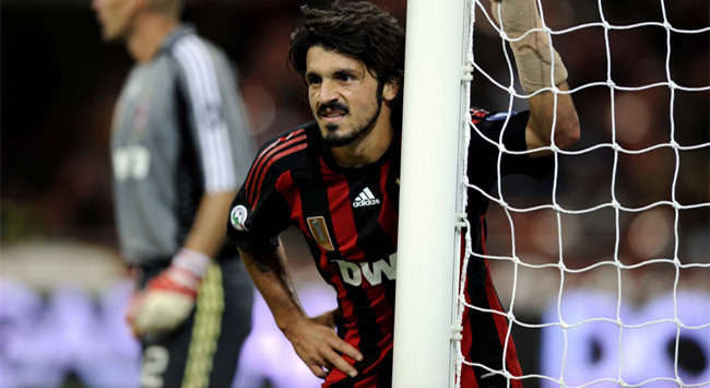 Gennaro Gattuso si... attacca al palo del Milan (Grazia Neri)