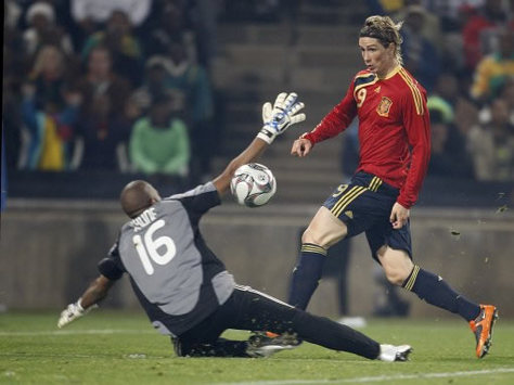 Itumeleng Khune, Fernando Torres, Spain-South Africa (PA)