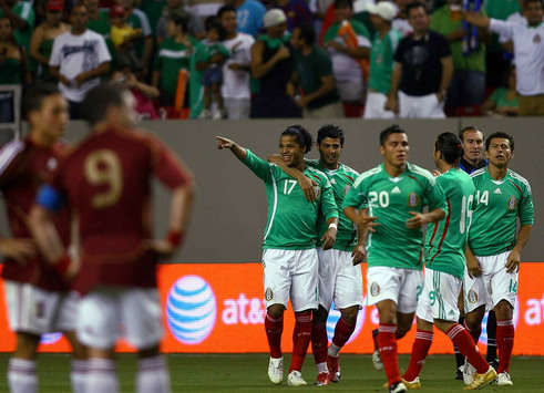 Giovani Dos Santos - Carlos Vela - Mexico-Venezuela (Mexsport) 
