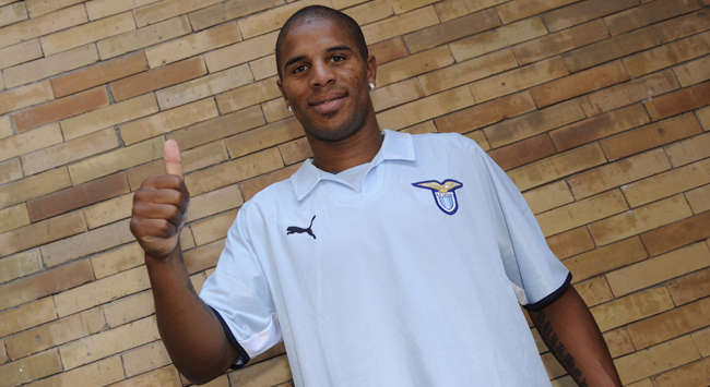 New Lazio star Eliseu shows off his new jersey after arriving from Malaga