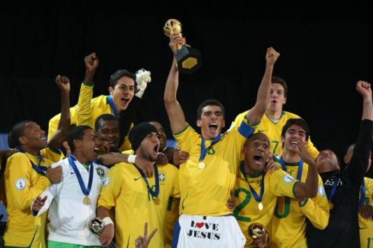 Brazil are crowned 2009 Confederations Cup champions after beating the USA in the Final