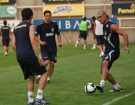 Turkcell Süper Lig: Selçuk Şahin, Mehmet Topuz & Fabio Bilica (Fenerbahçe) (fenerbahce.org)