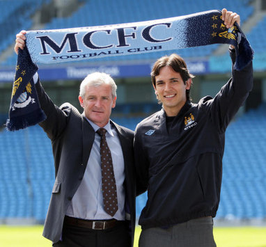 Roque Santa Cruz and Mark Hughes - Manchester City (PA)