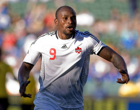 Ali Gerba de Canadá celebra su gol ante Jamaica por la Copa de Oro (Mexsport)