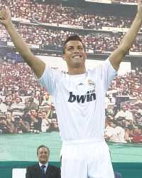 Ronaldo is delighted with the reception he receives from 80,000 Madridistas during his Real Madrid unveiling