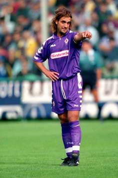 Gabriel Batistuta, Fiorentina, Nintendo Logo. (EMPICS)