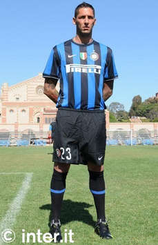 Marco Materazzi helps Inter launch their new kit