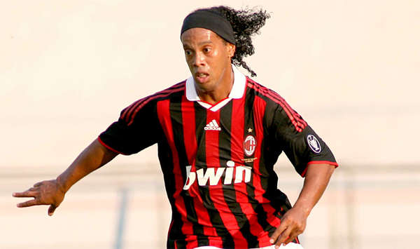 Angry Milan Fans Tell Partying Ronaldinho To ‘Go To Bed’