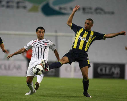 Rodrigo Tello (Besiktas) - Cristian Oliveira Baroni (Fenerbahce) (bjk.com.tr)