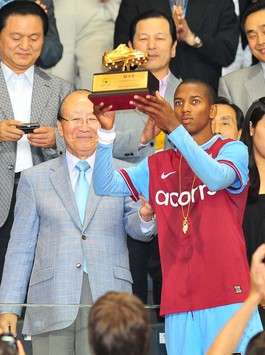 2009 Peace Cup Champions - Aston Villa - Ashley Young